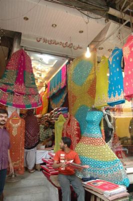 Le Bazar de Lahore : Une Explosion de Couleurs et de Vie Quotidienne en Miniature!